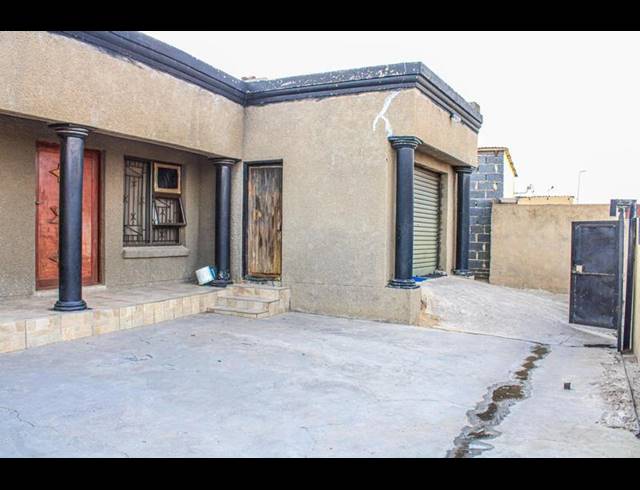 2 BEDROOM HOUSE FOR SALE IN UMTHAMBEKA